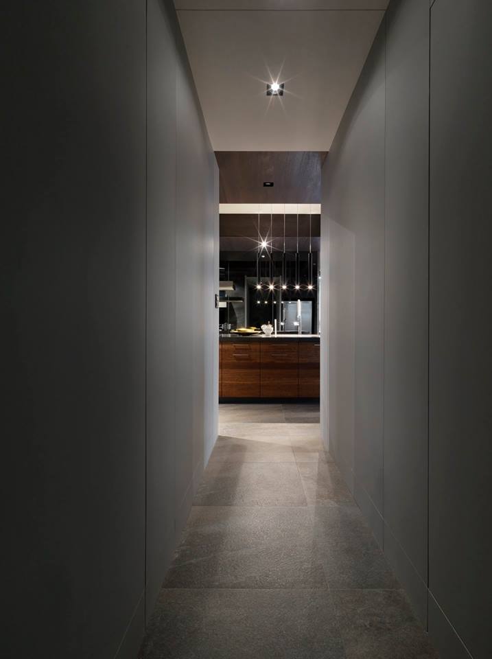 Nội thất với tông màu tối sang trọng0